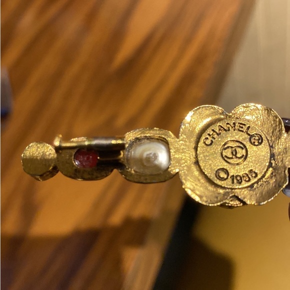 Chanel Gripoix 1985 Bar Brooch w/ Bonus free Chanel wallet 300.00 listed - Picture 7 of 9